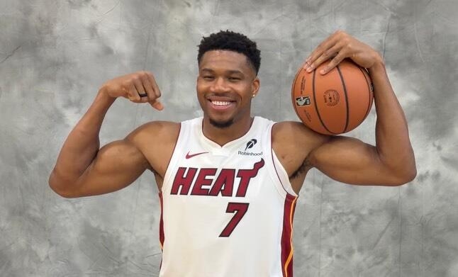9名球星換新球衣 NBA媒體日亮相