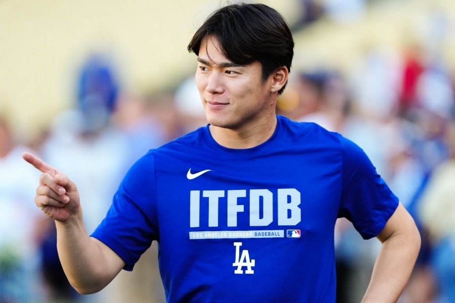 山本由伸同框關繼威 道奇活動照引討論