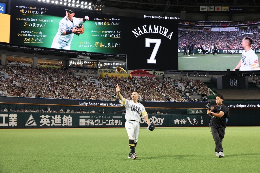 中村晃引退賽 井桁弘惠內野席應援