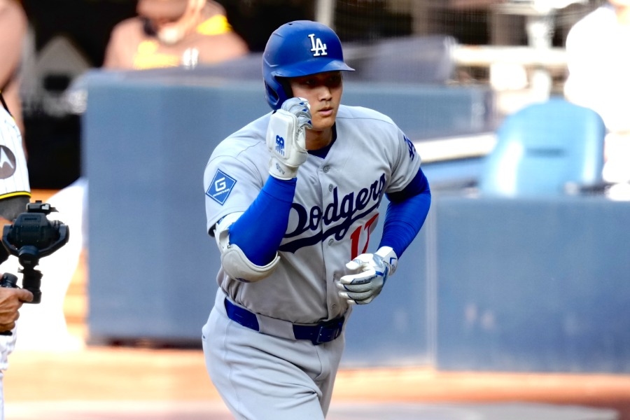 大谷翔平首打席敲本季第8轟 MLB官方IG貼「油畫風近照」引熱議