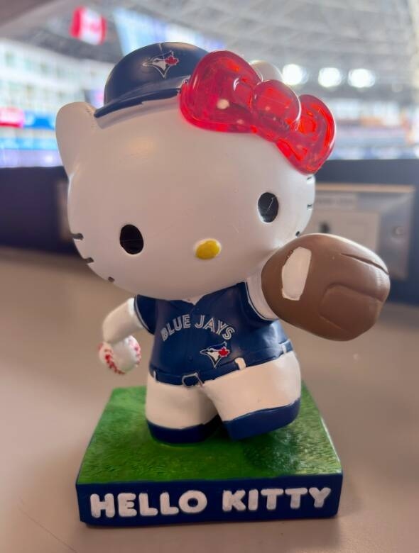 藍鳥Hello Kitty日湧人潮 送1.5萬搖頭娃娃
