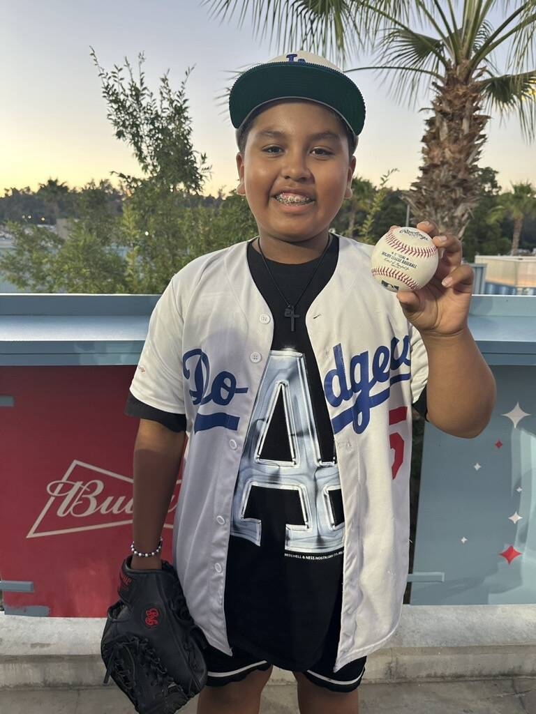 大谷翔平299轟逆轉2分砲 11歲男孩接到球成焦點