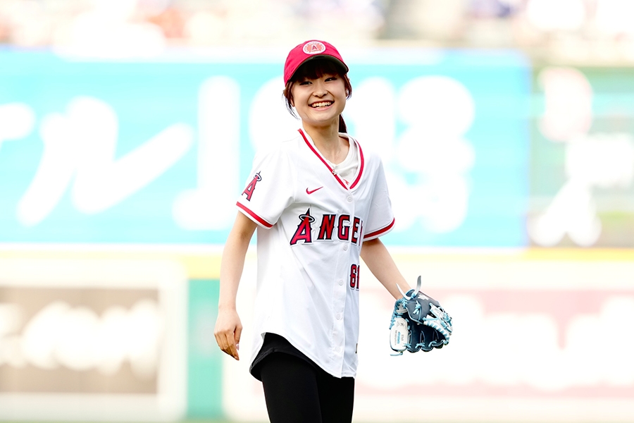 花滑新星島田麻央天使主場開球 先秀跳躍再投進捕手手套