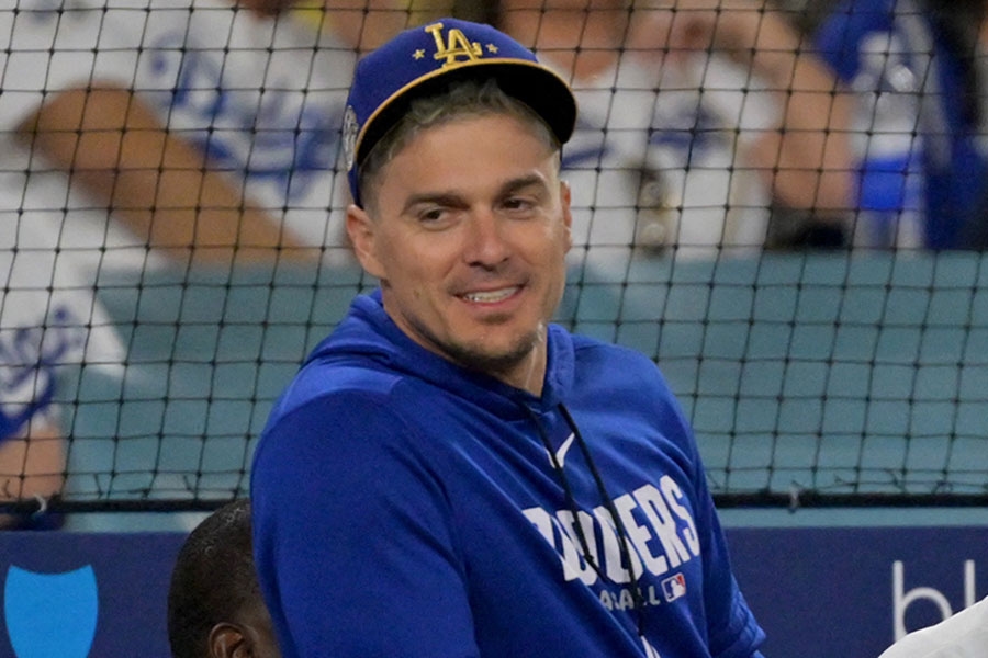 道奇球員赫南德茲場上搞笑 要求對手模仿慶祝動作引爆笑