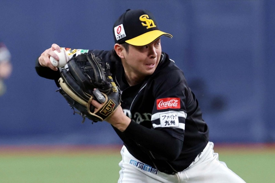 川瀨晃二壘守備神反應 接到打中壘包變向強勁滾地球