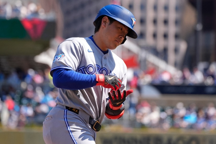 岡本和真微調站位降揮空 連2戰開轟助藍鳥