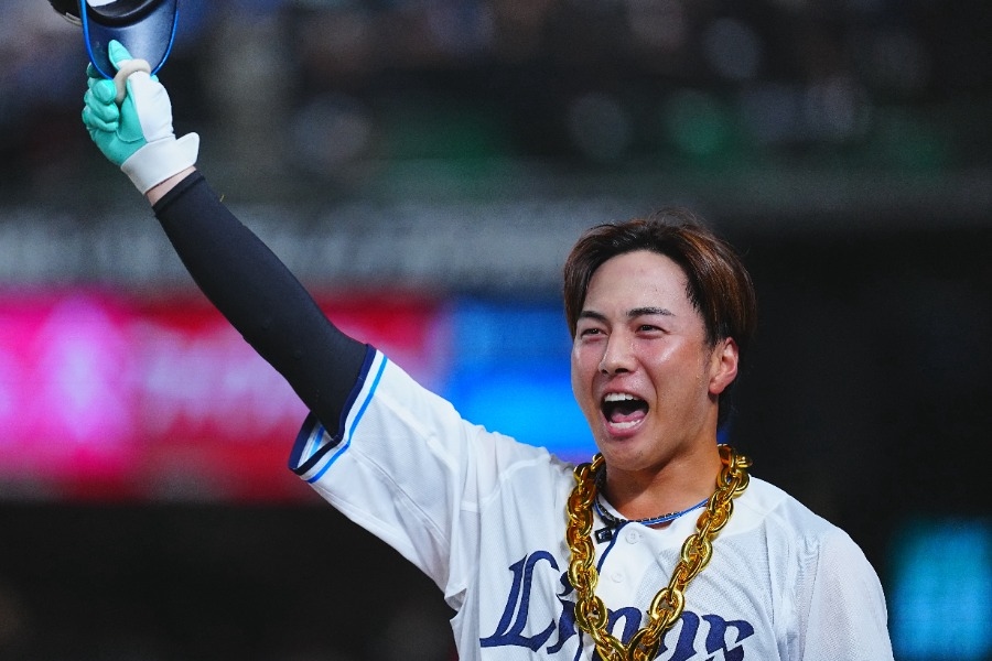 長谷川信哉10轟 送栗山巧最終打席