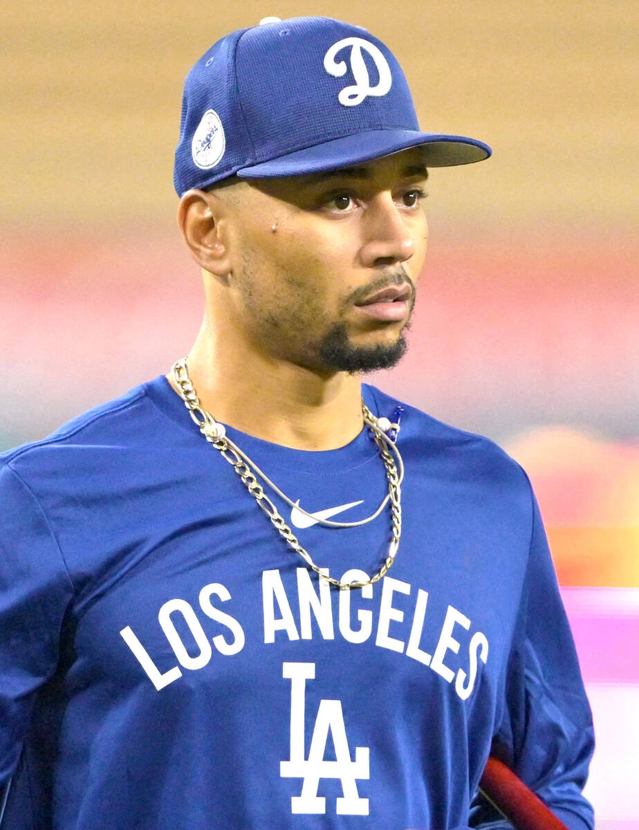 Mookie Betts 3歲兒子賽前開球萌翻全場 道奇主場辦搖頭公仔日