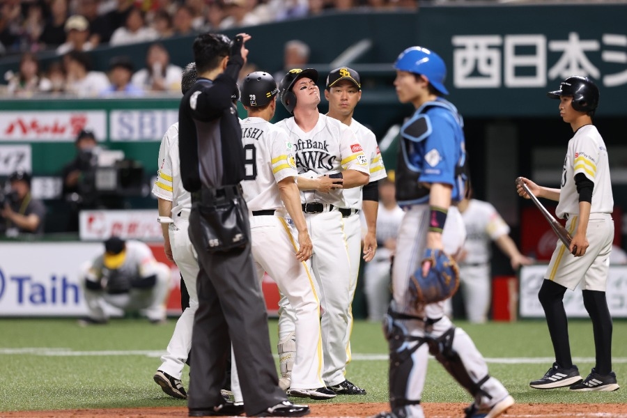 NPB／栗原陵矢右肘挨觸身球痛到倒地 仍回場跑上一壘