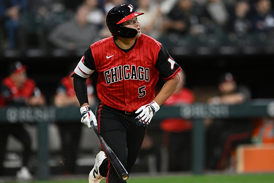 村上宗隆單手轟全壘打 美專家驚呼「怪物」