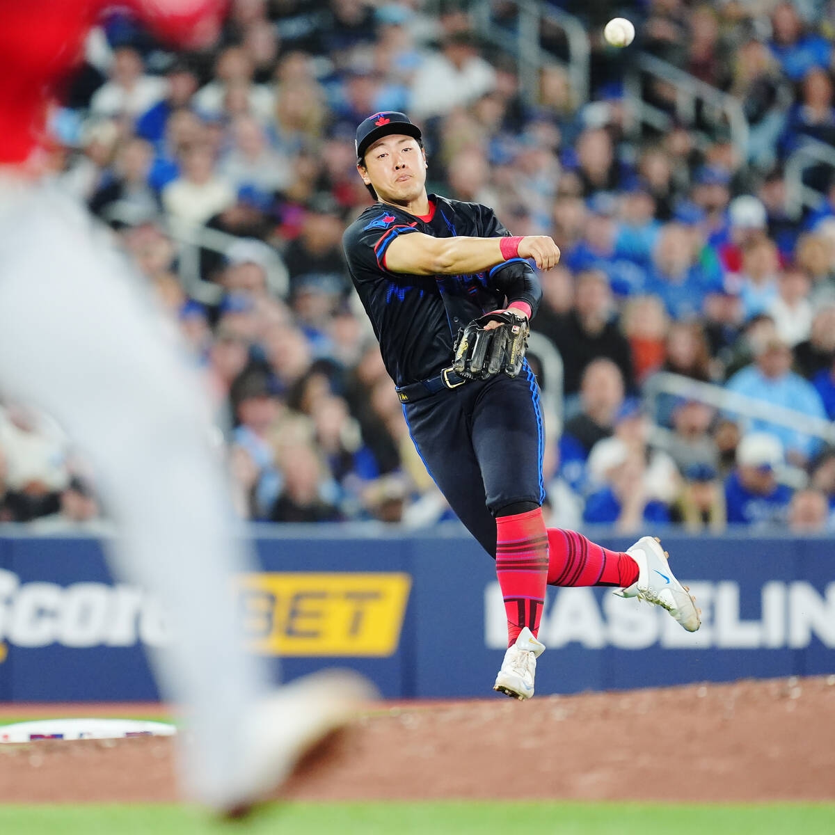 岡本和真適時安打加橫撲雙殺 藍鳥2比0完封天使