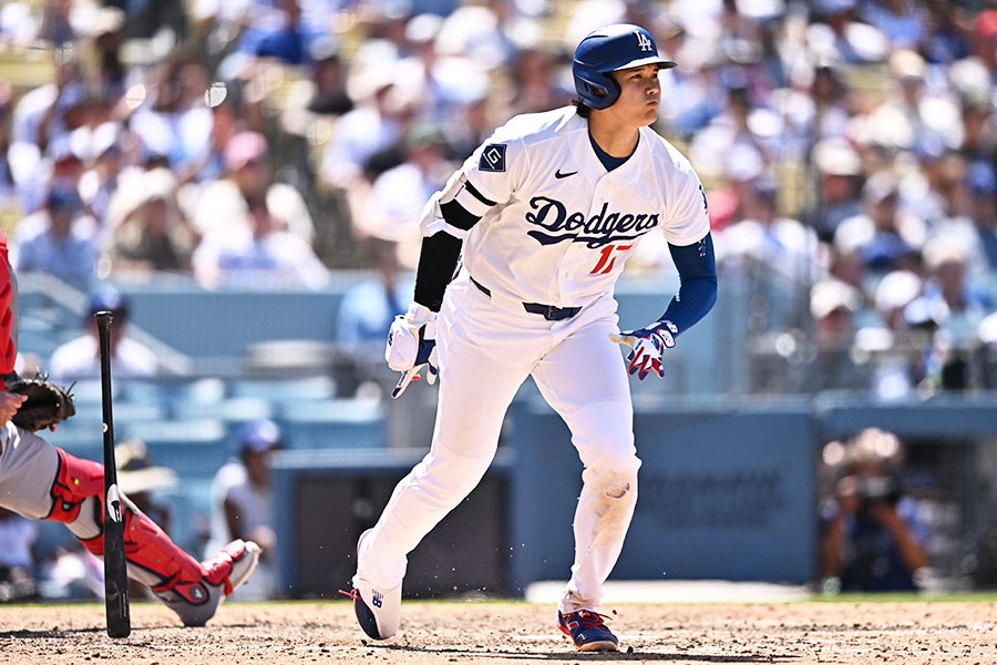 大谷翔平上三壘後突然做伏地挺身 轉播畫面引發球迷討論