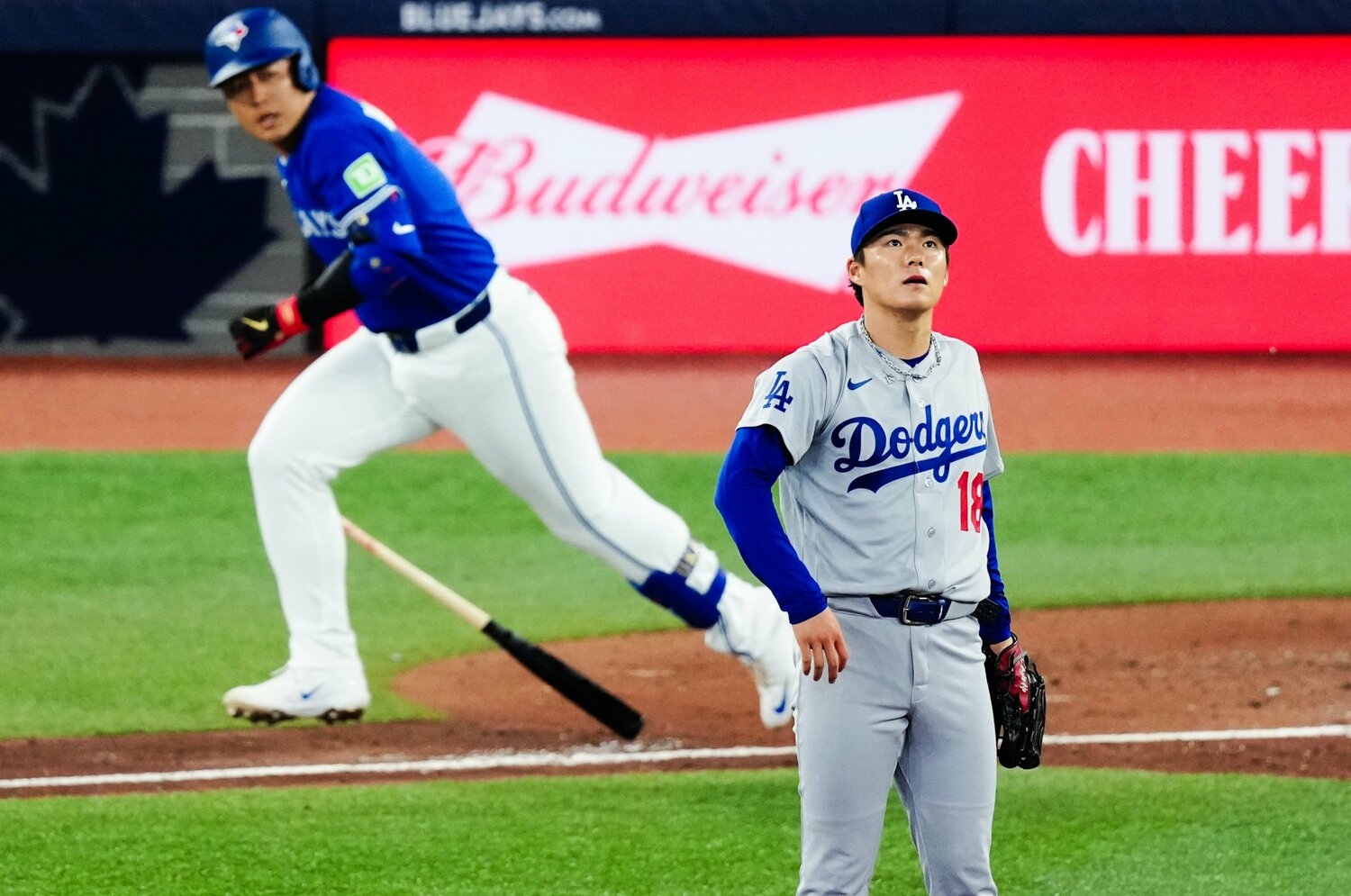 大谷翔平藍筆神秘行動引發好奇 山本由伸與岡本和真對決再掀話題