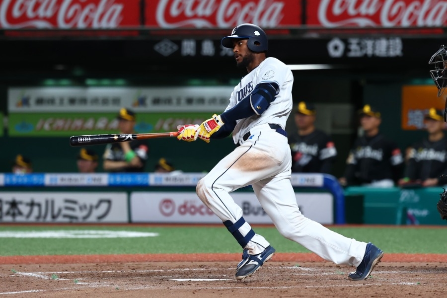 西武新洋將卡納里奧拚勁十足卻也冒險 連兩次三盜惹教頭提醒