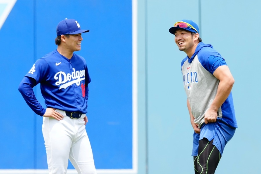 山本由伸與鈴木誠也自WBC後再相會 賽前握手擁抱展現深厚情誼