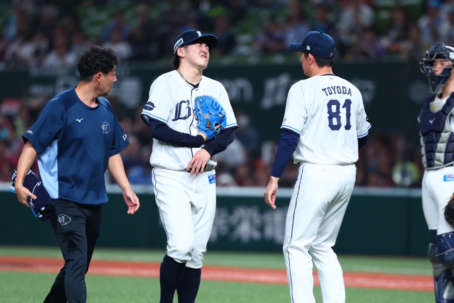 隅田知一郎左臂遭球擊中 首局12球退場