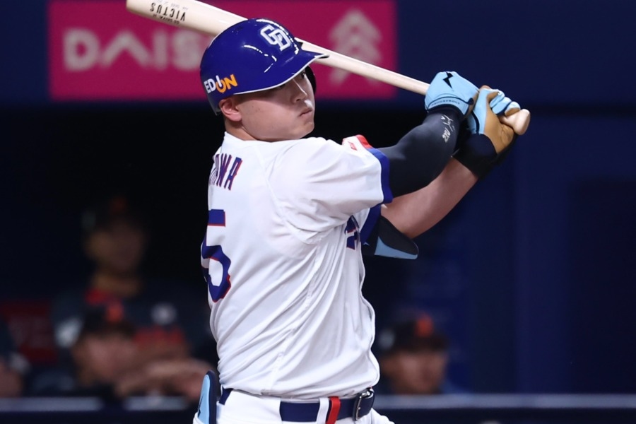 細川成也單手碰到也能打到牆前 中日8局敲三壘安打掀討論