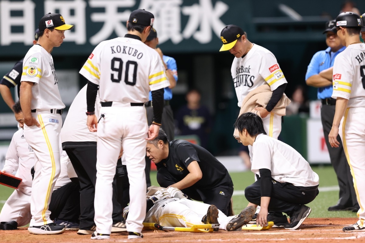 石塚綜一郎9局遭速球打中臉部擔架退場 Manny Machado危險球遭驅逐
