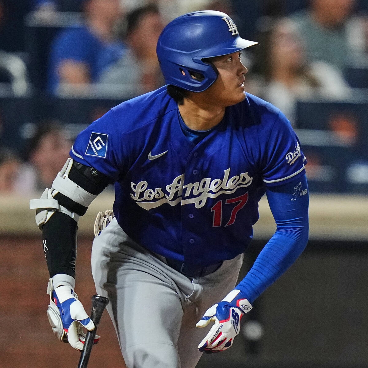 大谷翔平首打席二壘安打 左膝不適仍先發