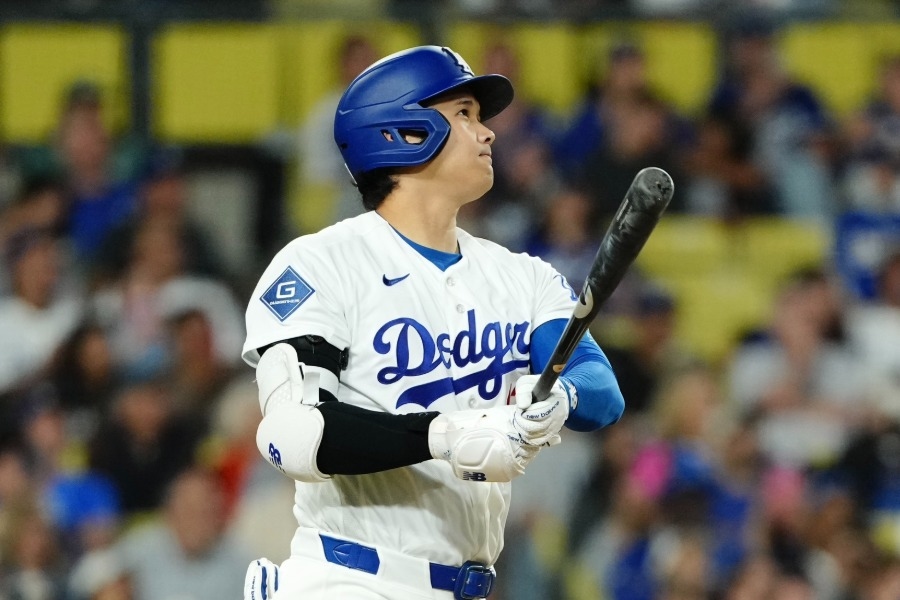 大谷翔平膝蓋不適照樣開轟 首局首打席把壞球轟上看台