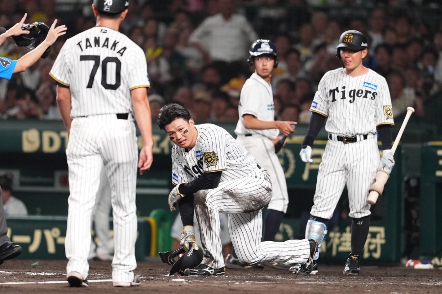 森下翔太左手腕挨球退場 甲子園爆怒聲