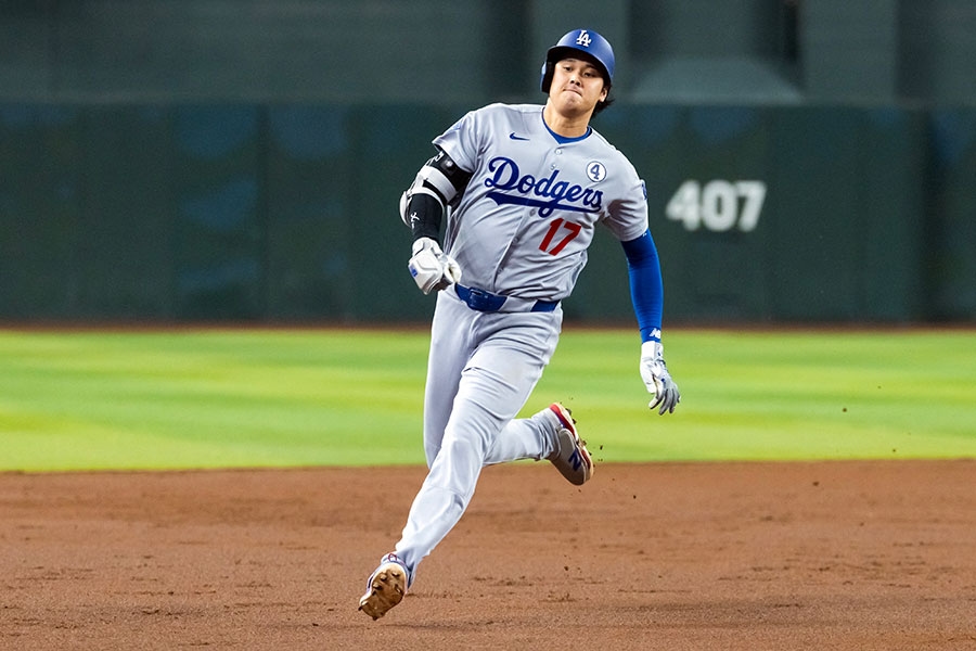 大谷翔平敲三壘打照樣「撞頭」 球迷納悶三壘教練不見了