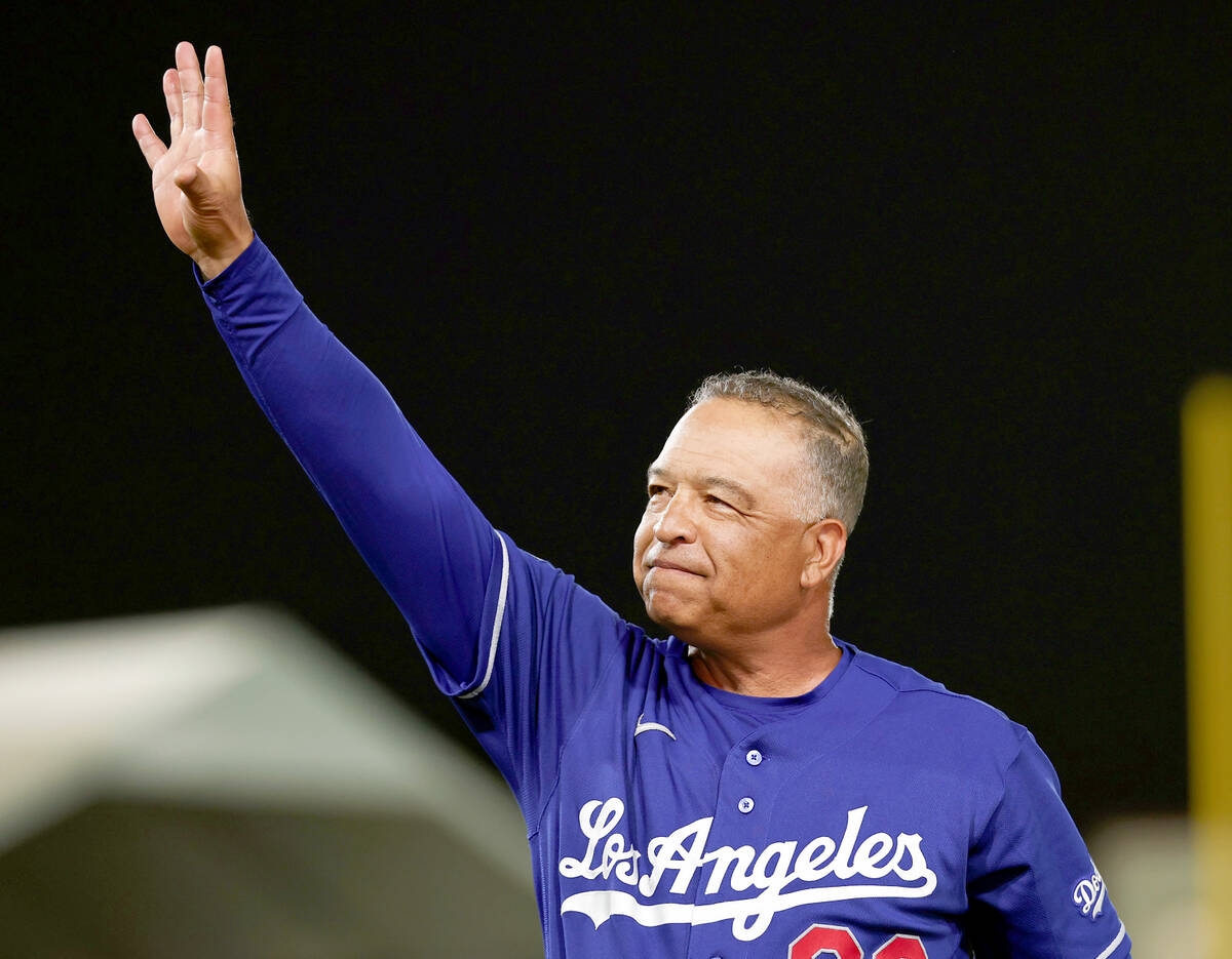 道奇總教練Dave Roberts1606場達千勝創最快 道奇休息室開香檳慶祝