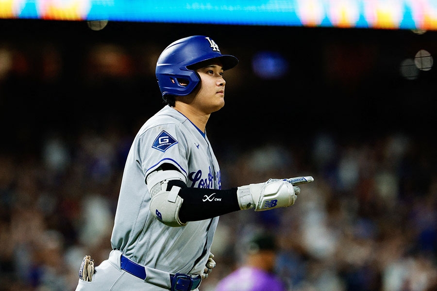 大谷翔平連兩打席開轟 轉播拍到日文看板