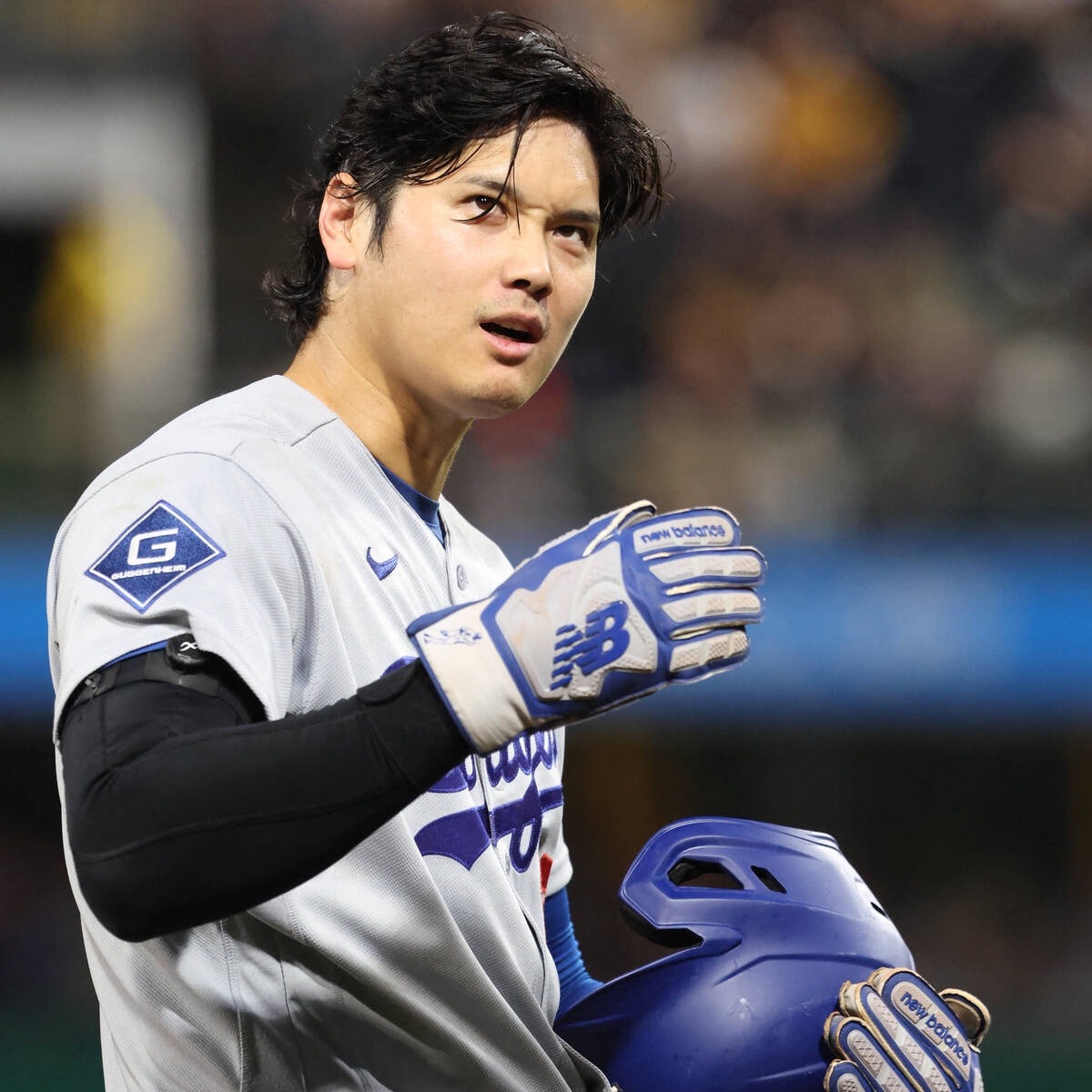 大谷翔平衝一壘皺眉 左膝狀況受關注