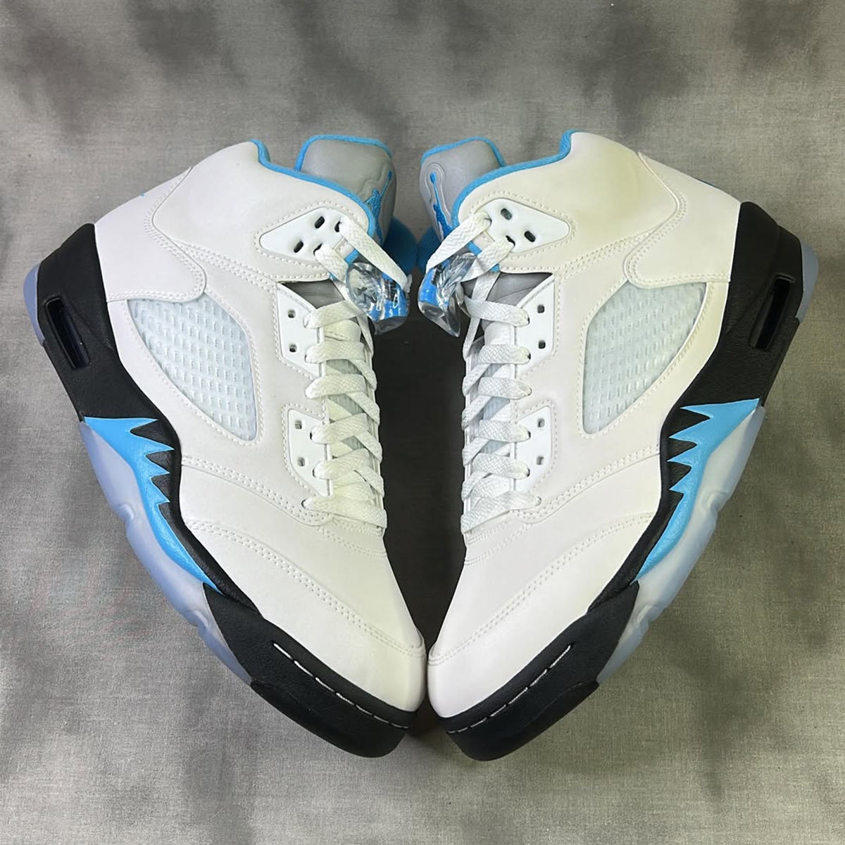 Air Jordan 5「Dark Powder Blue」樣品曝光 原本有望在 2025 假期登場