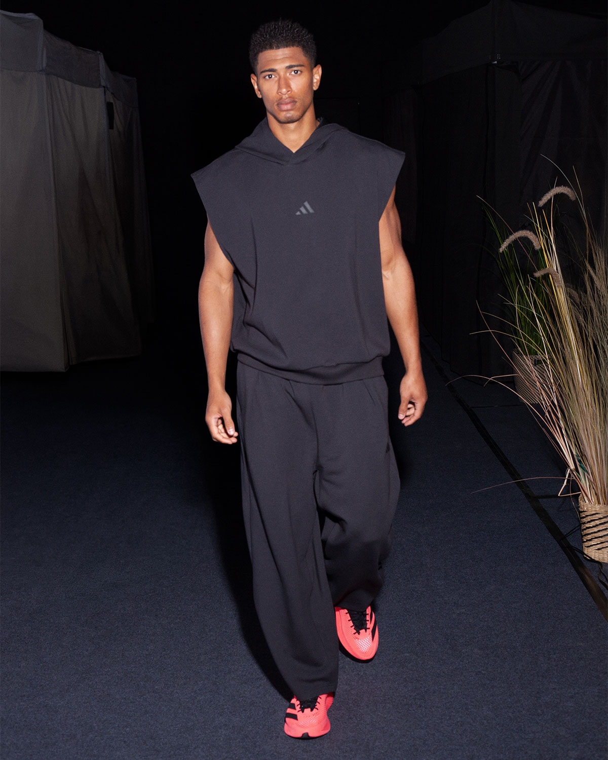 Jude Bellingham 上腳曝光 adidas Climacool Laced「Solar Red」新配色