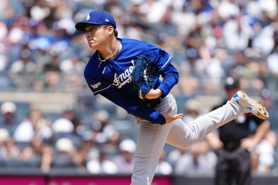 山本由伸首度完投奪10勝 大谷翔平2安2打點