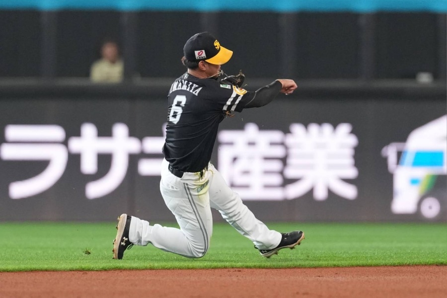今宮健太35歲生日守二壘 首局飛撲傳一壘刺殺