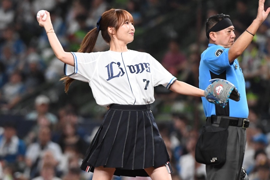 佐藤夏希為西武開球 球隊1比7不敵火腿