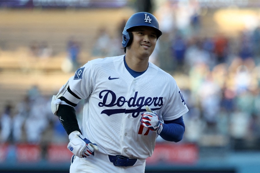 大谷翔平敲生涯第300轟 道奇發特製圖致敬引熱議