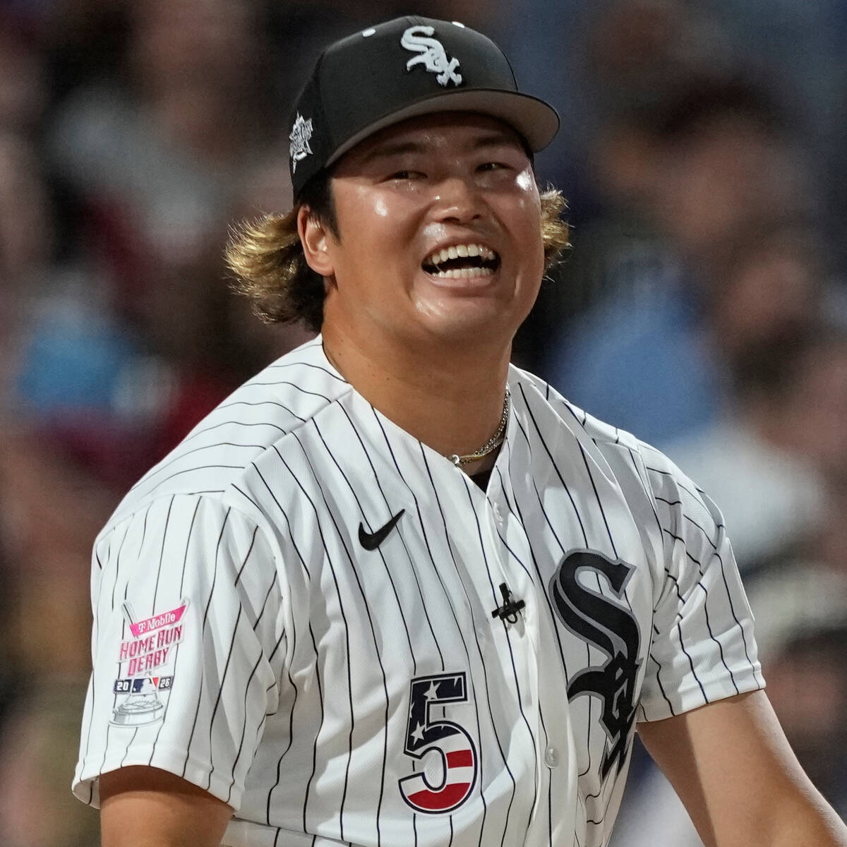 村上宗隆父母開球 復出後首轟受期待