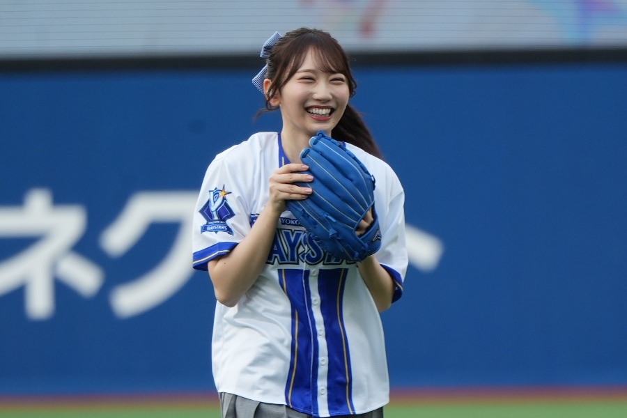 日向坂46藤嶌果步橫濱開球投出無彈跳 賽後曝緊張到睡不著