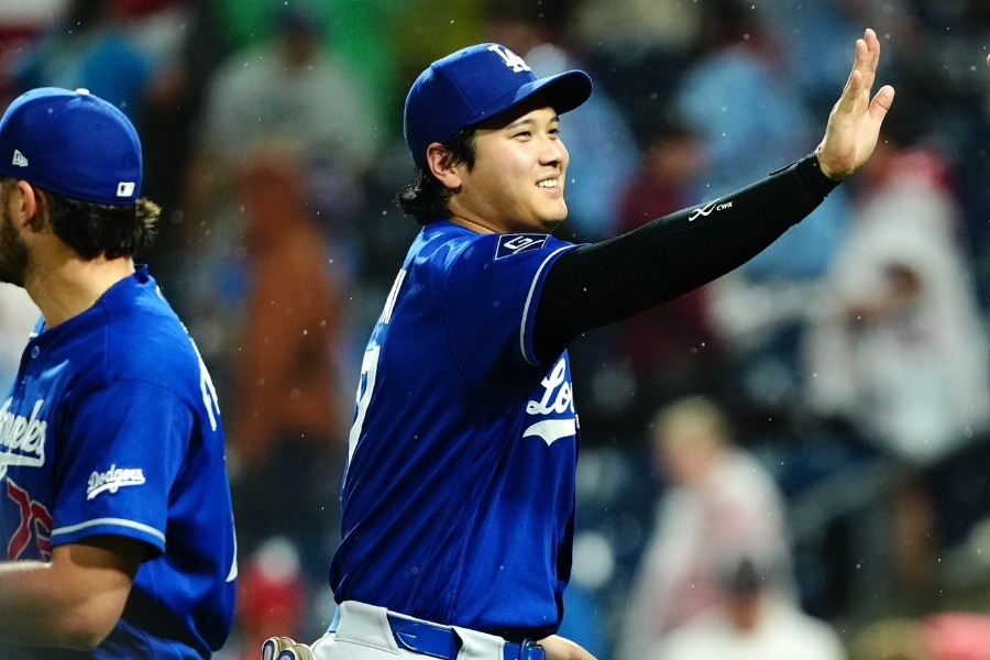 大谷翔平2戰後敲安 左膝不適仍衝二壘