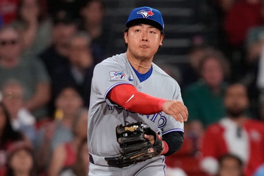 岡本和真三壘素手接球快傳抓到拉法艾拉 加拿大轉播喊「太扯了」
