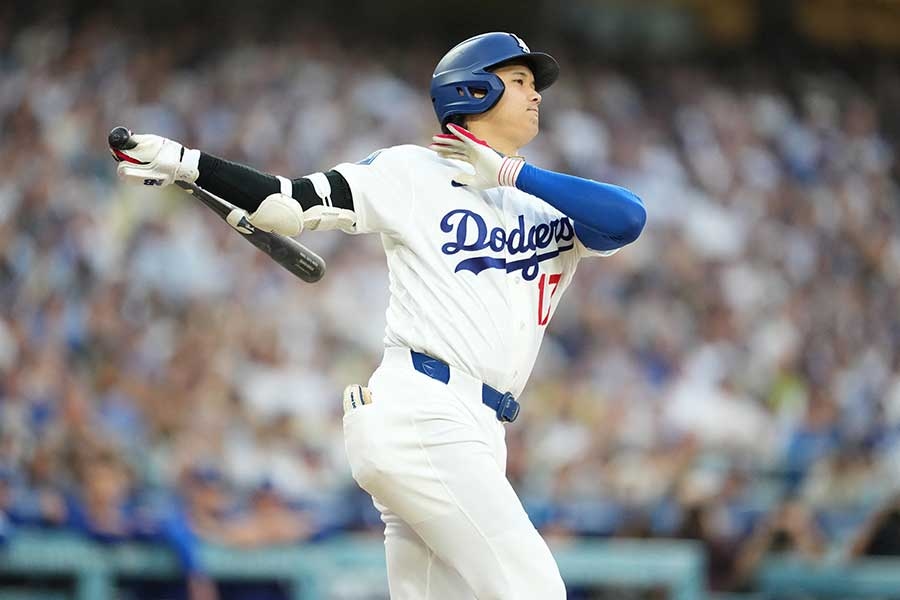 大谷翔平滑回本壘 左膝狀況讓球迷擔心