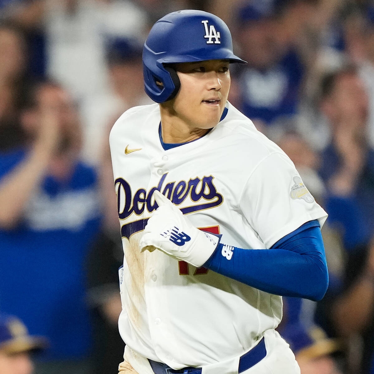 大谷翔平父親節藍色球具先發 首局保送後衝回得分