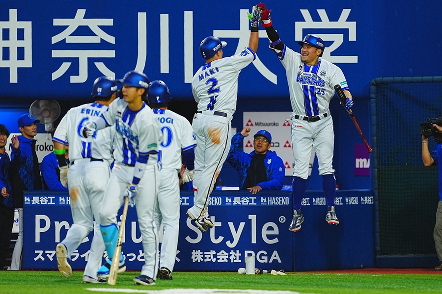 DeNA單場4轟8比3擊退軟銀 =LOVE瀧脇笙古到場觀戰引熱議