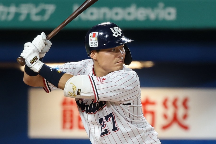 中村悠平短打自打球中臉 擔架退場