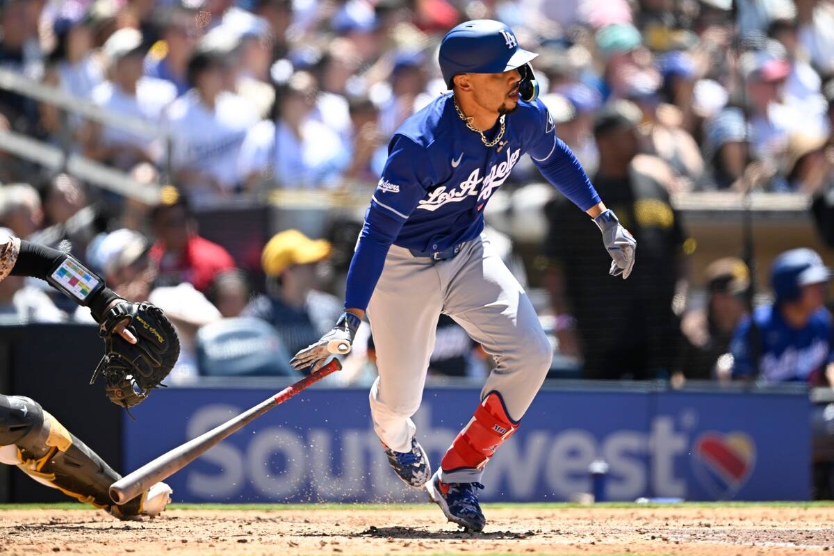 Mookie Betts首局適時安打助道奇先開張 讚Roberts不只是總教練