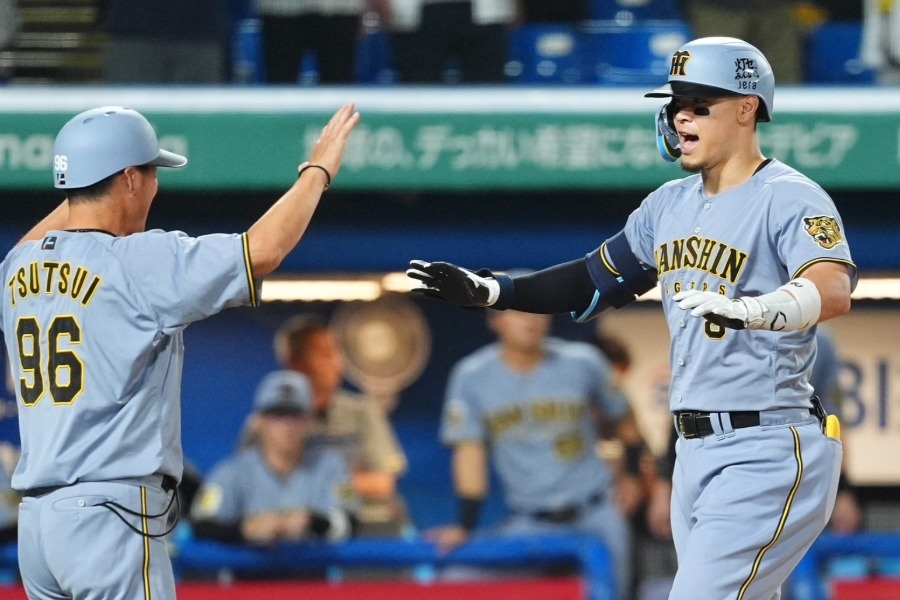 佐藤輝明雙響砲34轟 阪神三冠王有譜