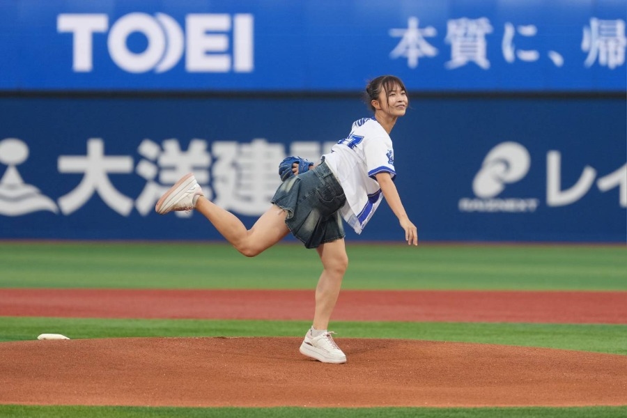 宮內桃子西武戰開球 百川晴香場邊觀戰