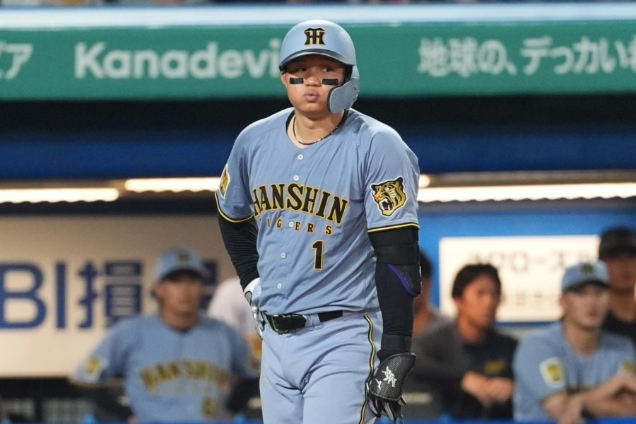 森下翔太閃過155公里近身球 敲二壘安打回應