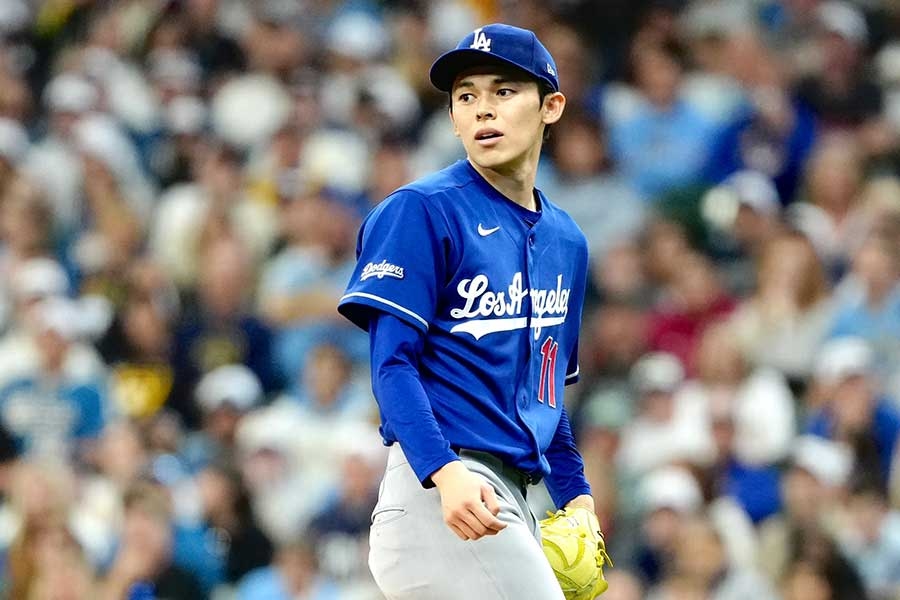 佐佐木朗希首局傳球失誤掉分 轉播球評:動作都到位但那球很難處理