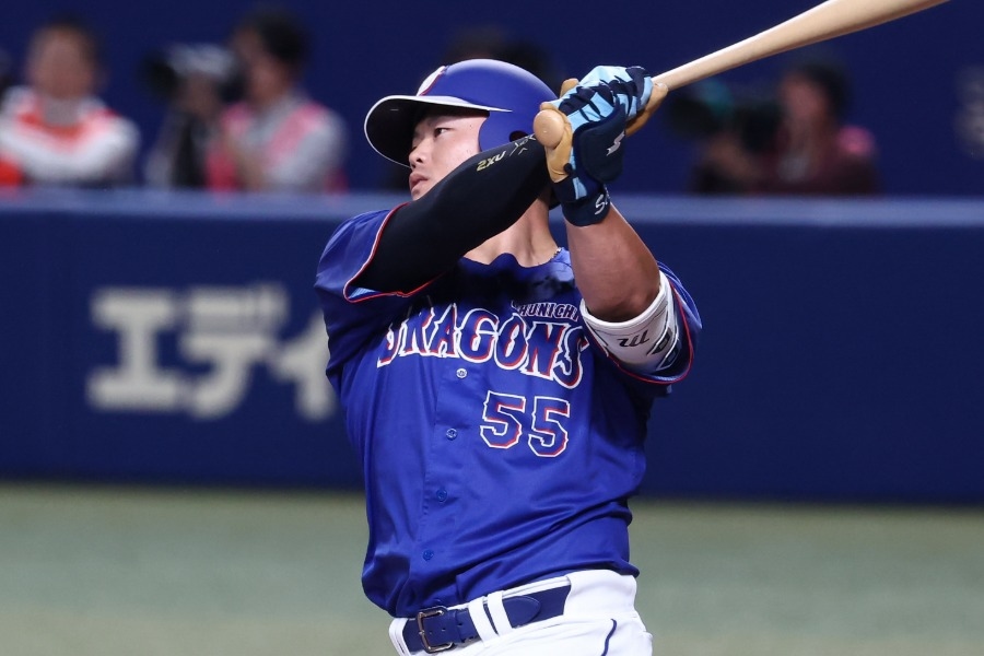 細川成也首局14轟 高飛球進神宮看台