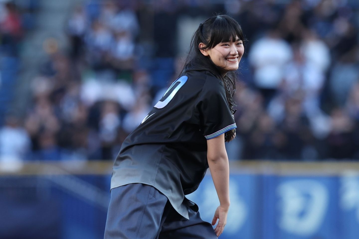 櫻坂46山﨑天ZOZO海洋球場開球 球迷留言區狂刷「太可愛」